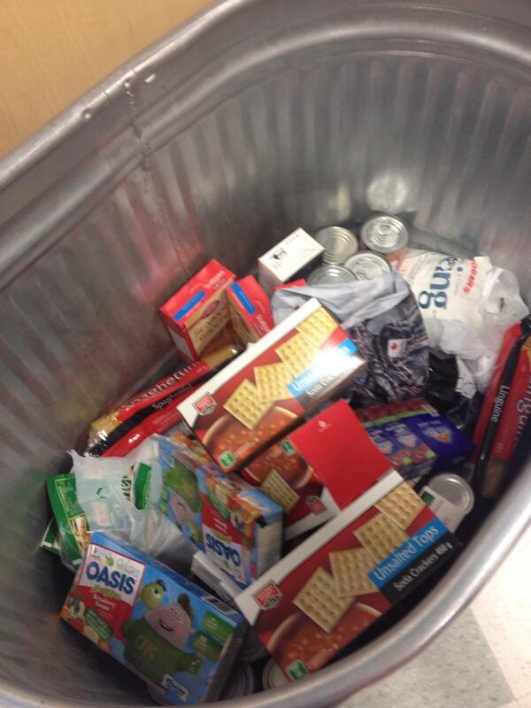 rsharpe28's tweet image. Tonight at Sparks we shopped for food to donate to the food bank #inmycommunity @girlguidesofcan