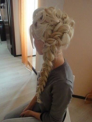 綺麗なエルサ三つ編み : アナと雪の女王風の髪型★アナとエルサ風のヘアアレンジが可愛い！やり方も簡単な三つ編みおさげ 