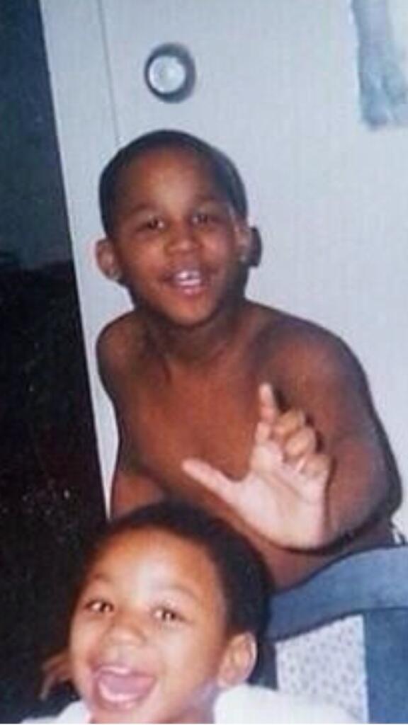 BASEDJESUS's tweet photo. my nigga @FREDOSANTANA300 been throwing up L'z since he was a jitt http://t.co/Xoa8y45GcG