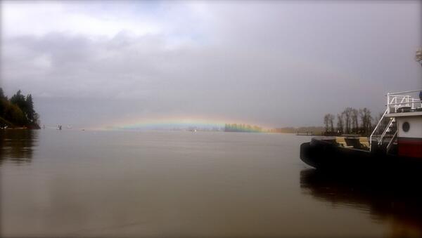 FuelNW's tweet image. Life's tough when you're office floats on the river... No complaints here! @GrogMe @TravelOregon @travelportland