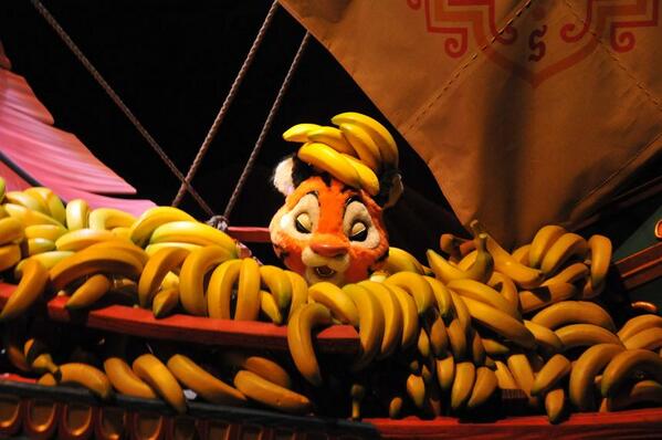 ディズニーに関するためになる雑学 ディズニー シンドバッド ストーリーブック ヴォヤッジではバナナの匂いがする場所がある 大勢の猿がいるエリアにバナナの香りが漂っているそうです T Co Imz2fkc1ce
