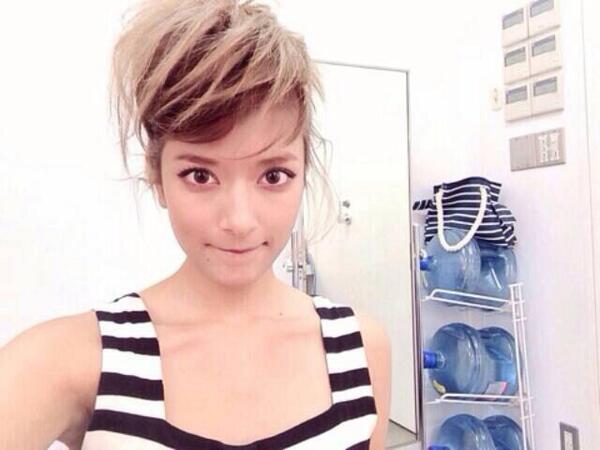 Rolaworld4's tweet photo. ローラと結婚。
幸せになる。
楽しいことをする。
幸せとはなにか。
全てローラに集約する。 http://t.co/CdrJb8m37C
