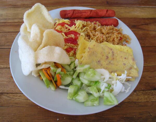 MINHOHUGEBOY's tweet photo. @LeeHyeri94_ niih makan nasi goreng buat hyeri! jangan lupa minum obt trus istirahat oke? http://t.co/dEZHNdjhcw