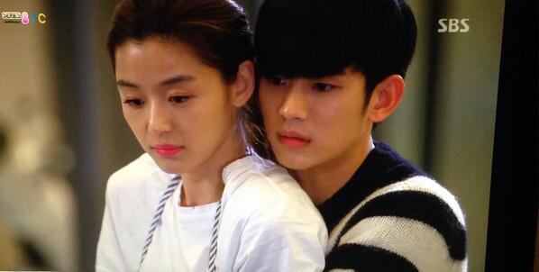 PONWILAI's tweet photo. โอยยยยยยยยย http://t.co/GyOHB2GpuO