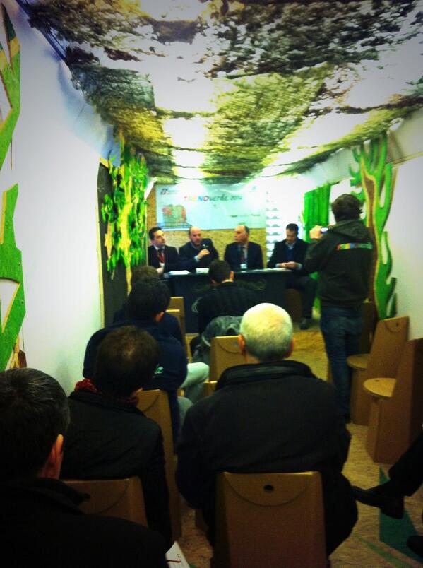 Conferenza stampa in corso sul <a href="/TrenoVerde/">Treno Verde - Legambiente</a> di <a href="/Legambiente/">Legambiente</a> - dati della qualità dell'aria di #pescara