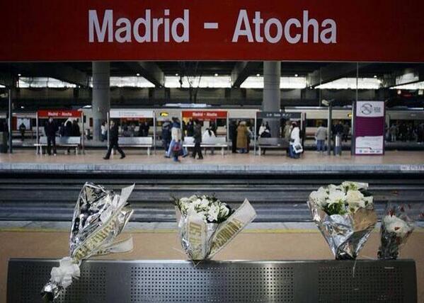 LoMejorDeFB's tweet photo. Diez años del 11-M. 
Hoy cuesta mucho sonreír. 
Ojalá algún día se haga justicia. http://t.co/mX128c8ffl
