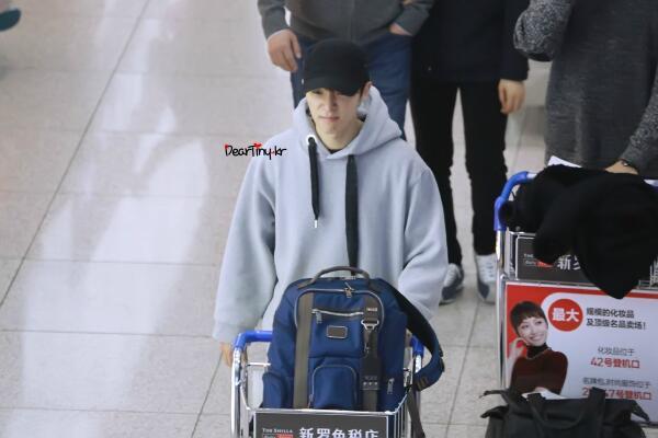 SJasONE's tweet photo. 140311 Incheon Airport going to Japan - Donghae in hoodie and cap! (Cr: dear_tiny) KIM http://t.co/PTbhYr5pcl