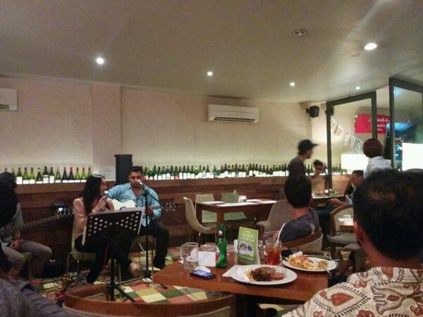 RickeyAdriano's tweet photo. Suasana Meriah Eatology #welcomingmars http://t.co/bed4fyR6OC