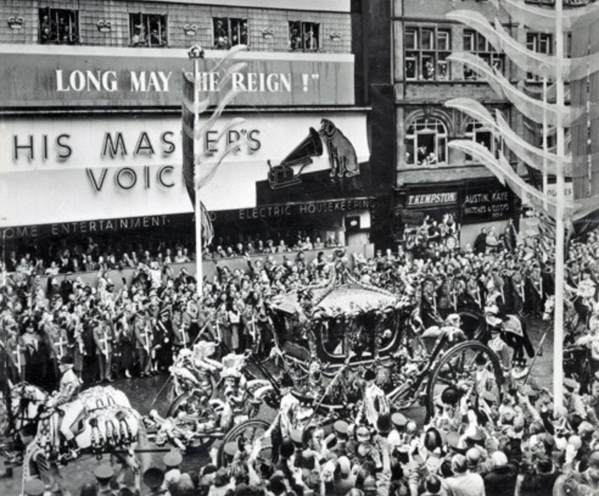 historicalLDN's tweet photo. 1921. First HMV shop opens on Oxford Street. http://t.co/j7AO1XRYwy