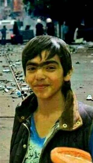 BERKiN iCiN... SAAT 18:00... BERGAMA CUMHURiYET MEYDANINA GEL...