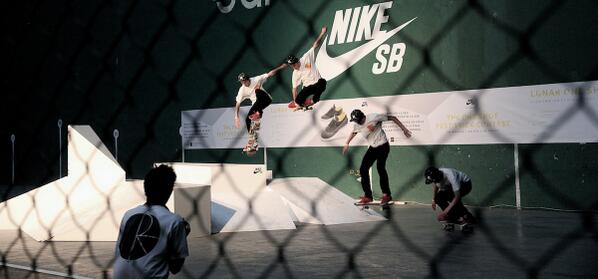 TrickonSports's tweet photo. Nuestro fotógrafo @hectorphtgrph nos cuenta y muestra cómo fue el evento de @nikesb: 
http://t.co/2yN2SKUm2F #skate http://t.co/vnfqbVwb3R