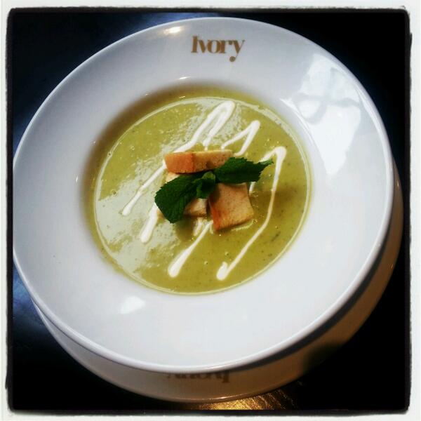 IvoryCafeBar's tweet photo. Lovely fresh courgette, pea and mint soup is currently being served. #warmup http://t.co/taMcoBfGvW