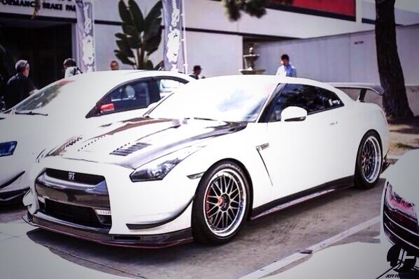 carsandbeyond's tweet photo. GTR http://t.co/FP0zevyPx8