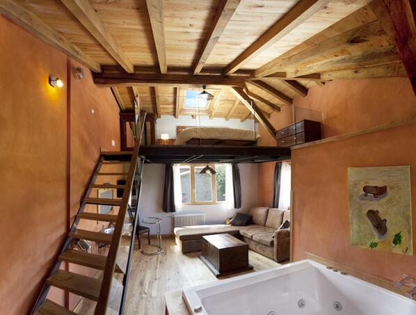 LaPosadadeSomo's tweet photo. Regalamos 1 noche+desayuno en suite y jaccuzzi XXL. Para participar siguenos y RT Info http://t.co/iv9v52KBiN http://t.co/i7SjTl3q5g