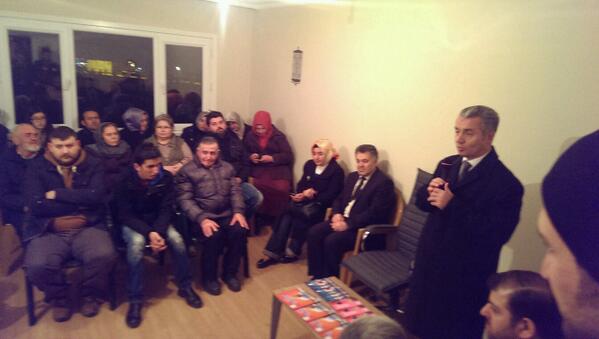 Harmandall35's tweet photo. @yusufuzun_bduzu  Başkanım Marmara mah Hanımeli site sakinleriyle birarada http://t.co/MOXOmafN8l