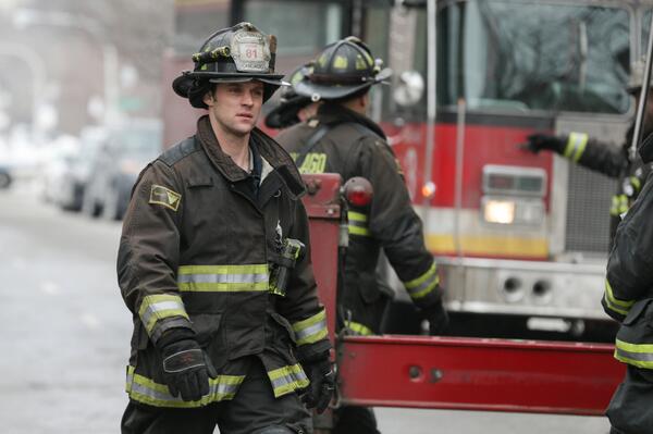 NBCOneChicago's tweet photo. Spread the fire! RETWEET if you’ll be watching an all-new #ChicagoFire TONIGHT. http://t.co/7LnXMKUfK3