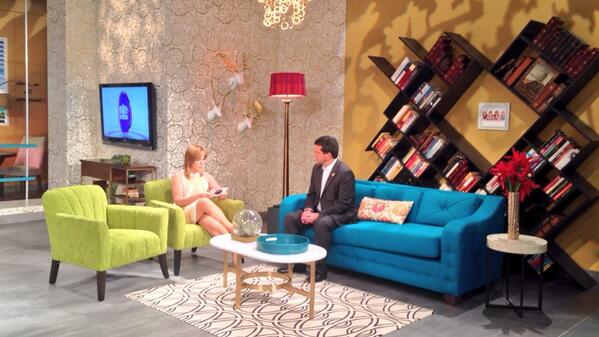 GovPierluisi's tweet photo. Ahora en @enosotras con @SoniaValentin por @WapaTV. http://t.co/i5RNC9JIPt