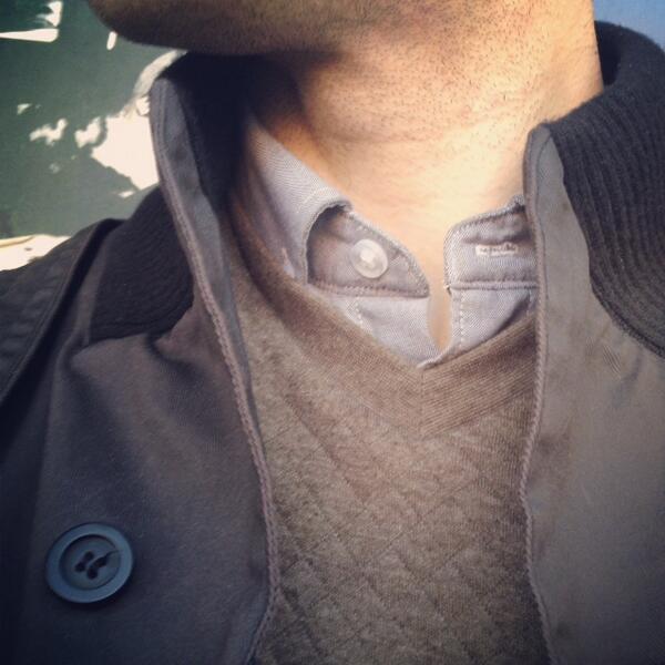 Comstock_Co's tweet photo. Take a look how Alejandro from @AdentroStyle styled our quilted v-neck. #wearTheExperience #menswear http://t.co/AULl6Hs1Dd