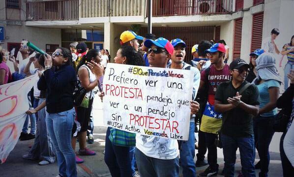 ESPERANZA__VZLA's tweet photo. Estudiantes de la Jose Gregorio H. en las torres del Saladillo #ZULIAREPORTA  http://t.co/BbhmbZaYYz