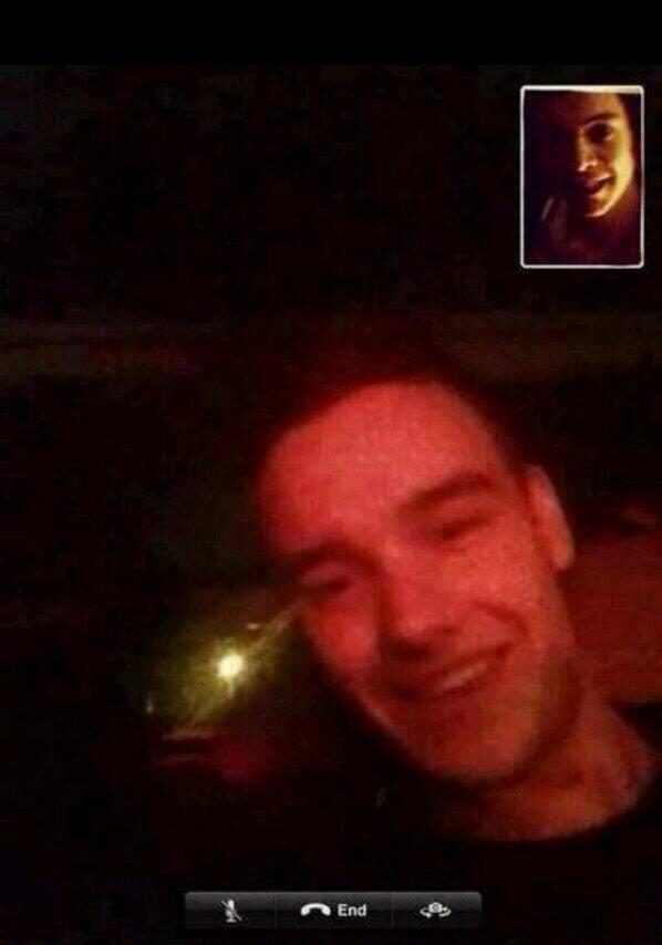 ShegoOfficiel's tweet image. Qui aurait l'envie de faire un skype avec Liam et Harry? x #V