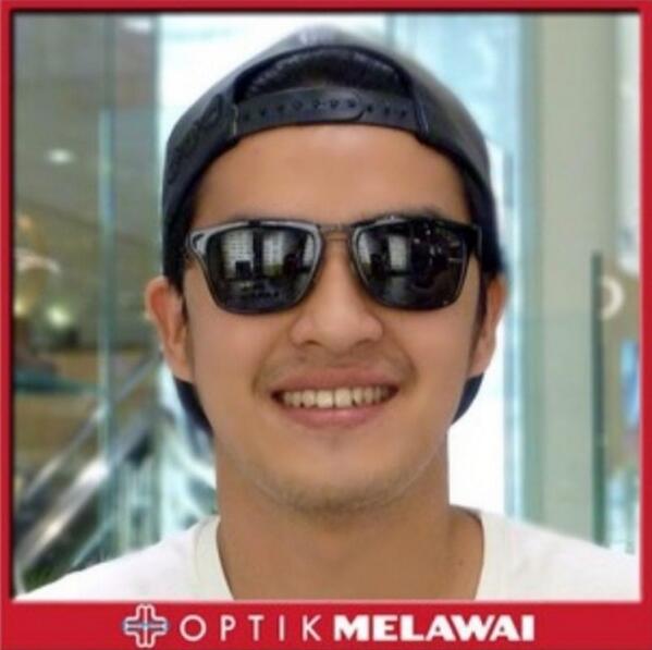 PjPAINS_89's tweet photo. Papa at Optik Melawai.. Aletha mau dong papa di beliin kaca mata.. 🙏 @HmorganW http://t.co/PX4v5A72to