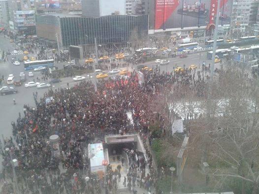 Ankara- Kızılay
buluşma 18:30. 
Kalın giyinin, hava soğuk.
Televizyonlar yine susar ise; 

ustream.tv/channel/ozerer…