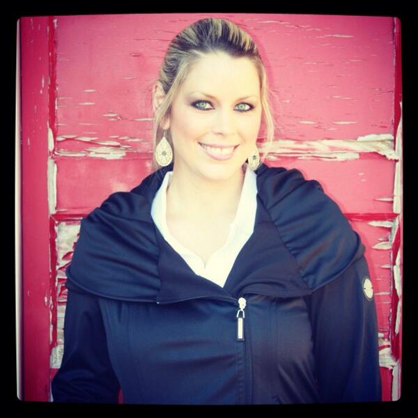 thevelvetrider's tweet image. Look at the hood which doubles as a fabulous collar! @asmarequestrian #cantgetenough #vrreview