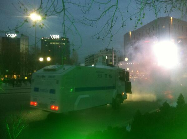 @direnankara: “@TriMgot: Ankara #Kızılay'da polis saldırısı başladı #BerkinElvanÖlümsüzdür "” 18.11