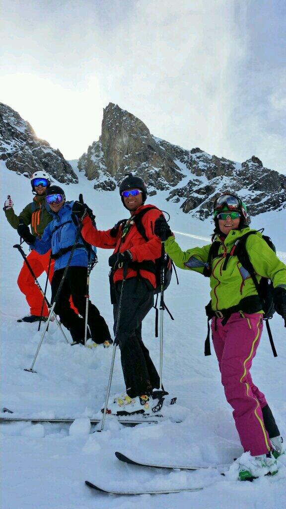 GZBackcountry's tweet photo. @MTracks @valdanniviers @GrimentzTwit thumbs up for La Pouch :) http://t.co/OWQ9bGNzaB