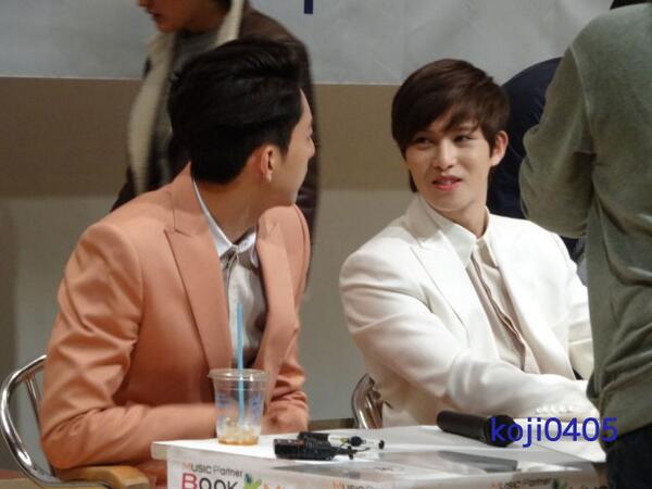 BoiceArmy's tweet photo. "@koji0405: 140307 CNBLUE Fansign Event at Yaksu Tom&amp;Jerry1 #CantStop #씨엔블루 http://t.co/5vasSHag7d"