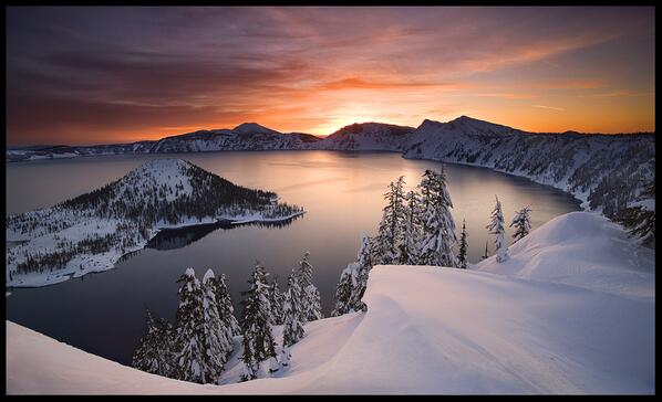 OMGFacts's tweet photo. Crater Lake, Oregon http://t.co/QSWUNG6GUV