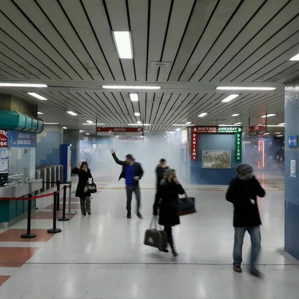 Polis Ankara'da yapılan Berkin Elvan eylemine müdahale ediyor. Kızılay Metrosu gaz altında. odatv.com/n.php?n=okmeyd…