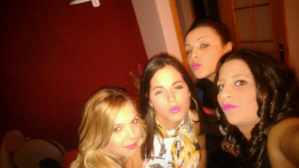 Damaris14bs's tweet photo. @lourdesporras91 @Mariinita_8 @lorenaRalexV sabaado!! # fiesta @Damaris14bs http://t.co/BUpb8WoI5o