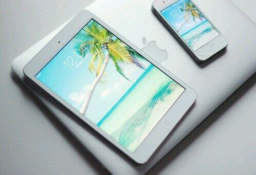 My old iPhone😽 &amp; iPad🙆🎧