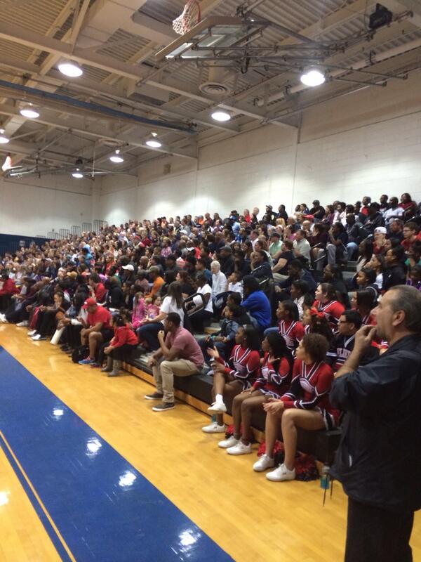 The Nest is full ! Lady Eagles winning 12-8 in the 2nd period.