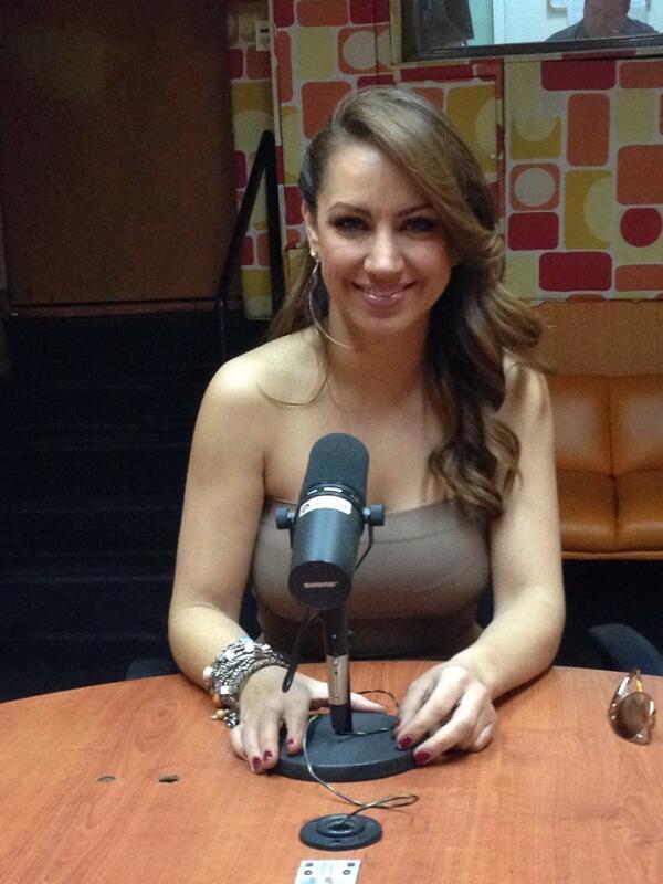 Flor_Rubio's tweet photo. @Maya_Karunna la ganadora de @elgranchapuzon está con nosotros! Gran trabajo! O http://t.co/kVRMeCUTZF