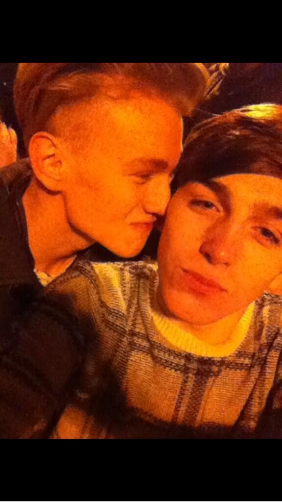 Robbopack's tweet image. #lastnight @TheVampsband my city is manchester were the best fans because at christmas i chased the tour bus n met u http://t.co/NGd25AwcJQ🌞