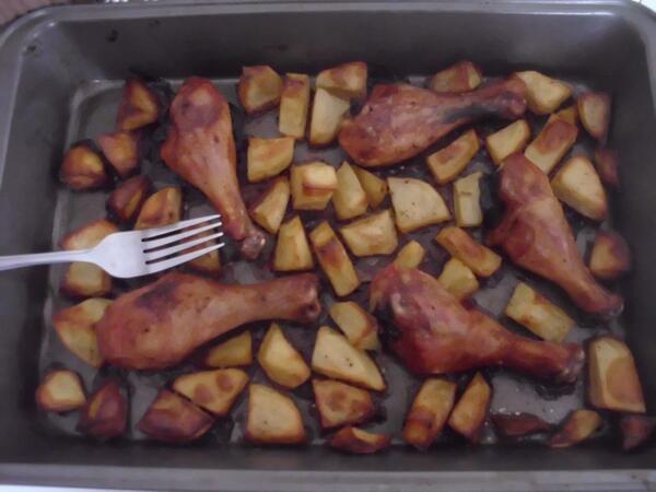 thechelseawall's tweet image. Chicken Potato Bake for lunch! Thanks Laura! @LaurasKitchen #simple #Delicious #badcamera #goodfood