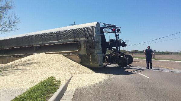 AshlyCuster's tweet image. #BREAKING Cargo Train derailed in Edinburg on Jackson and Canton. Constable just pulled up. #firstonscene @kgbt #rgv
