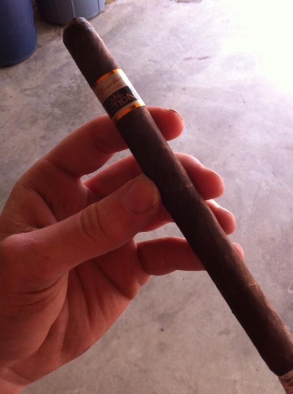 JacobCordray's tweet photo. Enjoying a Nestor Miranda special selection lancero @MiamiCigar #cigar #relaxing http://t.co/MRfSVTOiRD