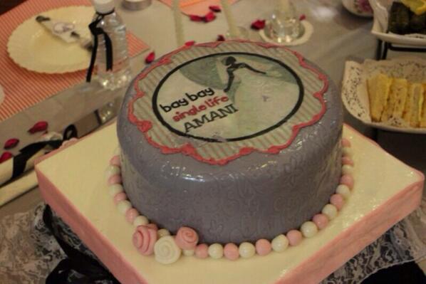 mano_020's tweet photo. 🎈🎂Bye bye single Life *AMANIi http://t.co/8nDHvxGRQl