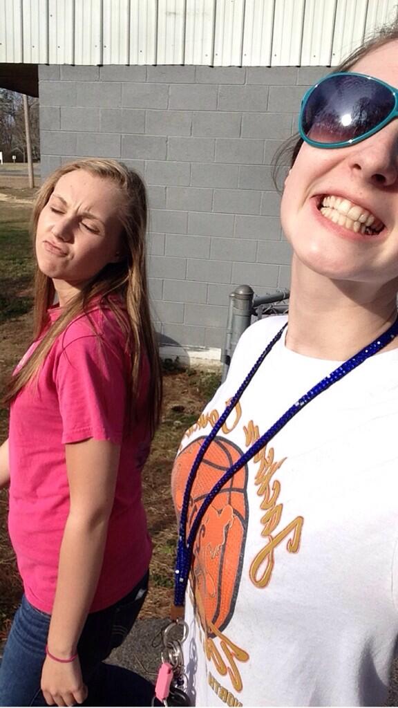 ToriLBridges's tweet image. We love this weather 😍🌞✨ #bifftime @katieeemg_