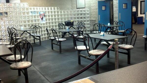 morganefoley's tweet image. Now I remember why I hate working Tuesdays #boredaf #canileave