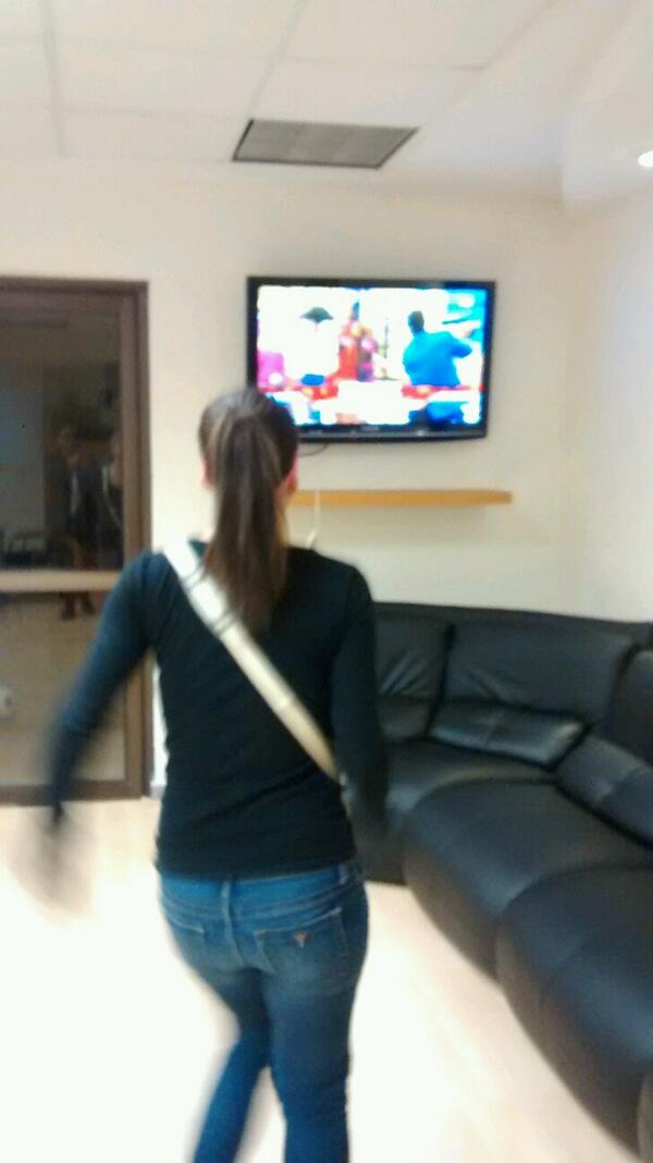 GranadosTv's tweet photo. La asistente de produccion @ArelyTellez quiere ser meserita!!! Feliz inicio de semana! http://t.co/7oPL3WOxfb