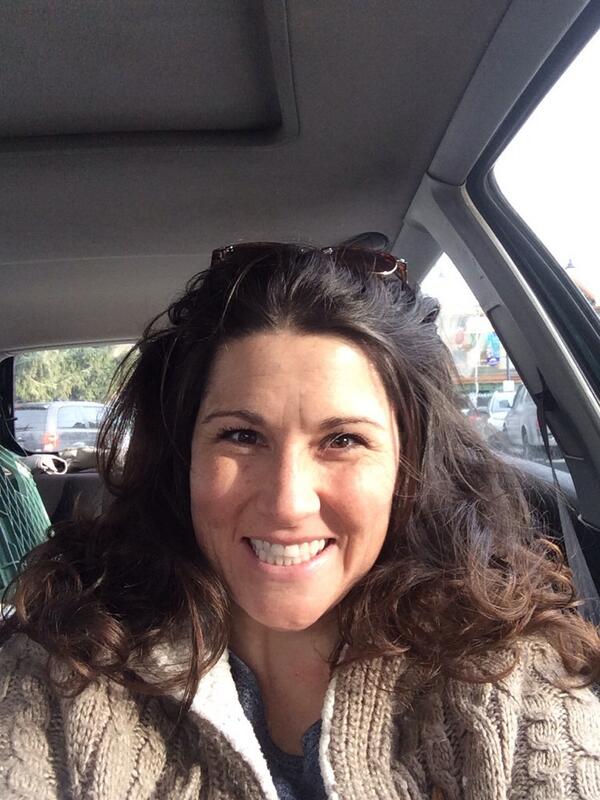 jamoyo's tweet photo. The face of a person who's phone was handed in after she dropped it in the parking lot #100happydays #lovestrangers http://t.co/at4Fxeveal