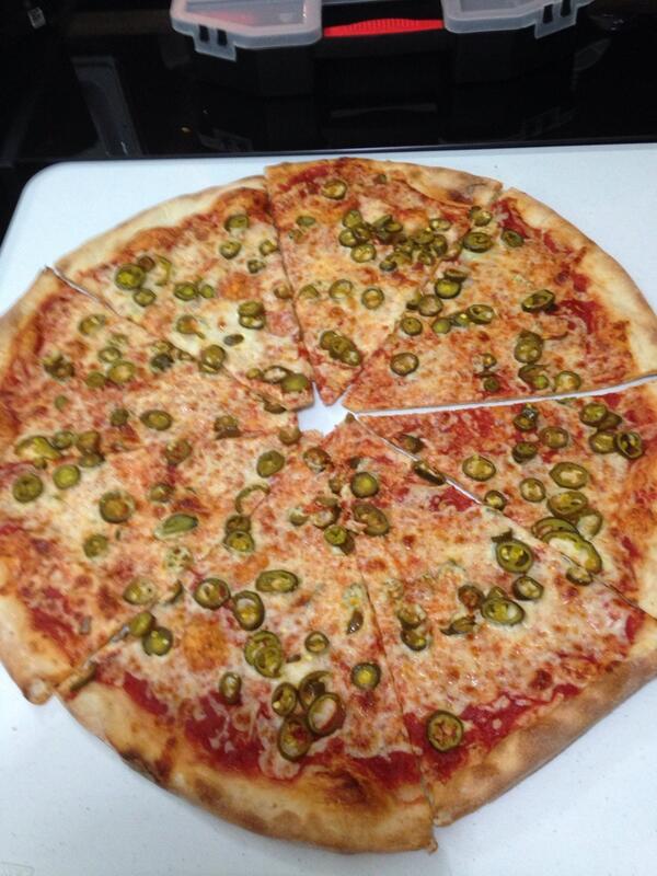 iJukeBox360's tweet image. 30IN SPICY ASS PIZZA CHALLENGE. GOING ON NOW