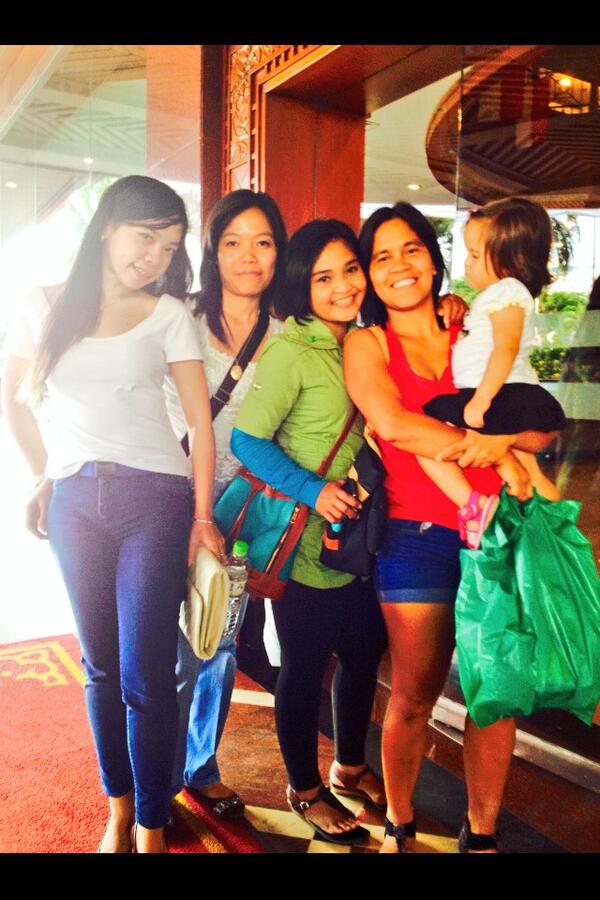 wlittlewulan0's tweet photo. Meet old friends #PlanetHoliday http://t.co/94zgHXa6OF