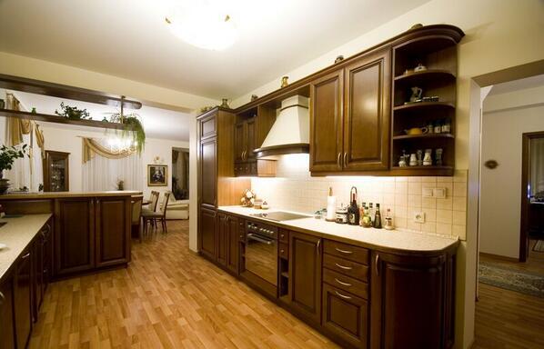 Traditional Kitchen Design- #DarkWoodCabinets, #WalnutColor   buckleburyhome.com #KitchenDesigns #KitchenCabinets