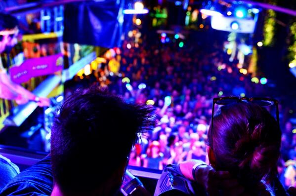 peplau's tweet image. Sometimes a square just doesn&apos;t cut it. J. Roddy Walston &amp;amp; the Business giving #DynMMT the business.