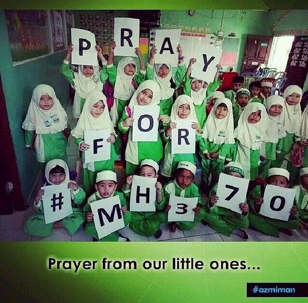 june_echa's tweet photo. Assalam &amp; Slmt tgh hr..Misi pencarian #MH370 #PrayForMH370 #DoaUntukMH370 anak2 comel pun turut mendoakan #MH370 :( http://t.co/OOtpOJL0j8